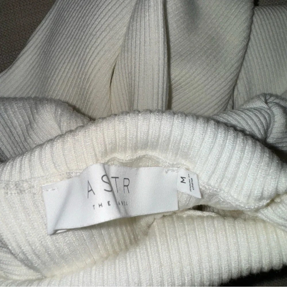 ASTR The Label Front Cutout Long Sleeve Sweater Bodysuit Cream - Picture 4 of 5